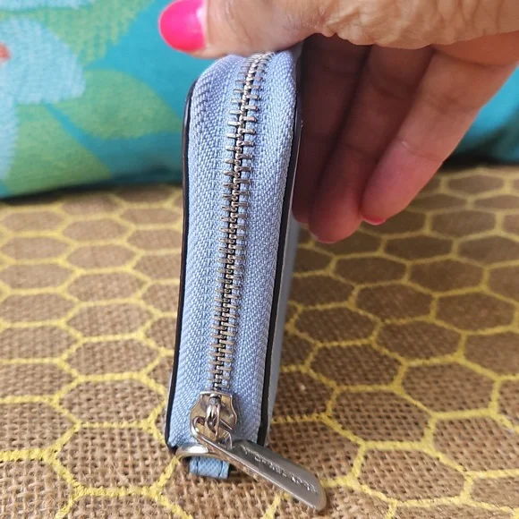 Michael Kors Pale Blue Jet Set Wallet - Picture 4 of 7